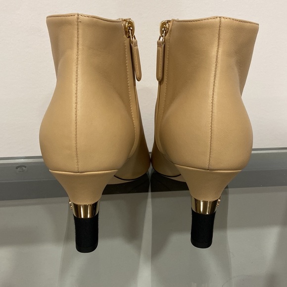 Chanel beige and black ankle booties (NWT) never worn Size 40C - Picture 7 of 7